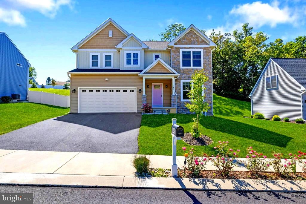 645 N PIER DR, Lancaster, PA 17603