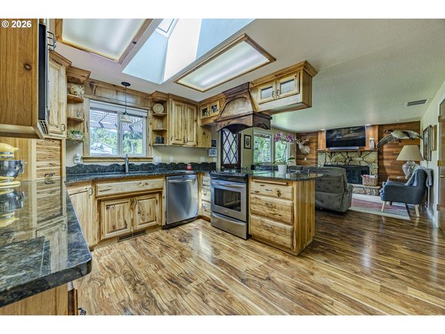 40211 DEERHORN Rd, Springfield, OR 97478