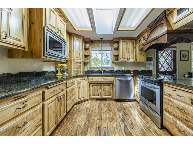 40211 DEERHORN Rd, Springfield, OR 97478