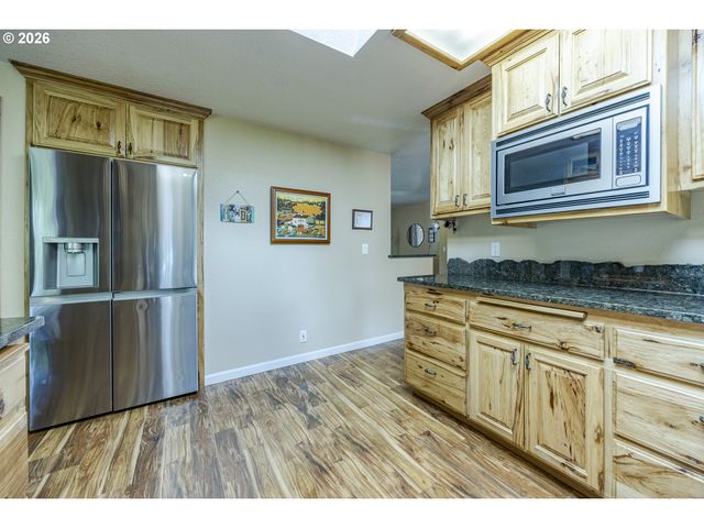 40211 DEERHORN Rd, Springfield, OR 97478