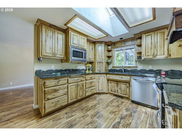 40211 DEERHORN Rd, Springfield, OR 97478