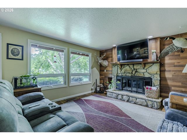 40211 DEERHORN Rd, Springfield, OR 97478