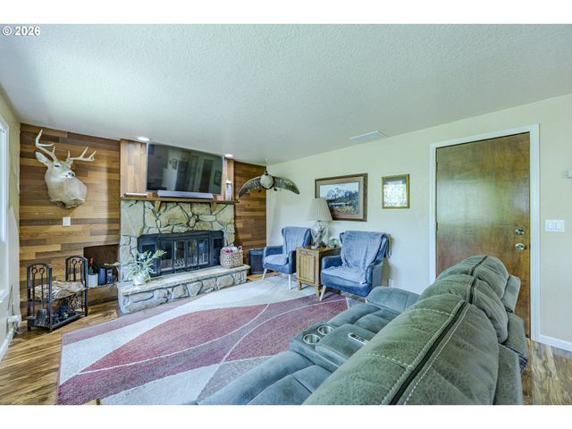 40211 DEERHORN Rd, Springfield, OR 97478