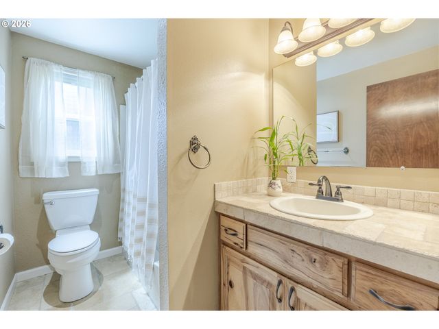 40211 DEERHORN Rd, Springfield, OR 97478