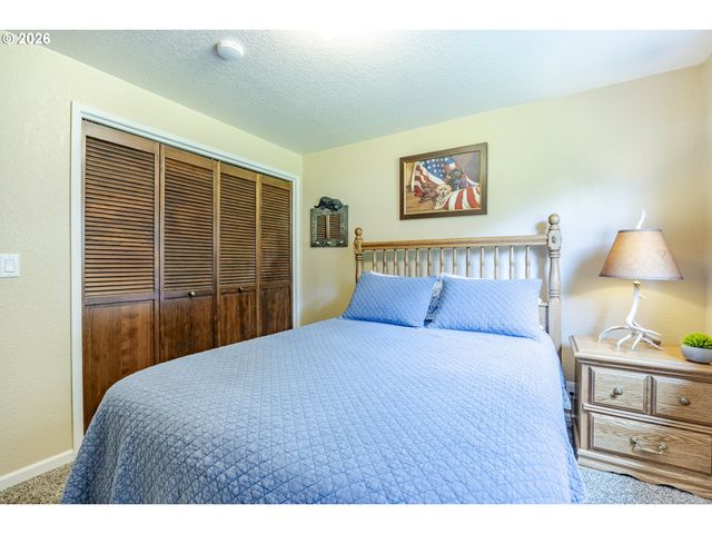 40211 DEERHORN Rd, Springfield, OR 97478