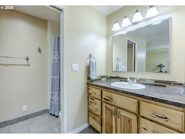 40211 DEERHORN Rd, Springfield, OR 97478