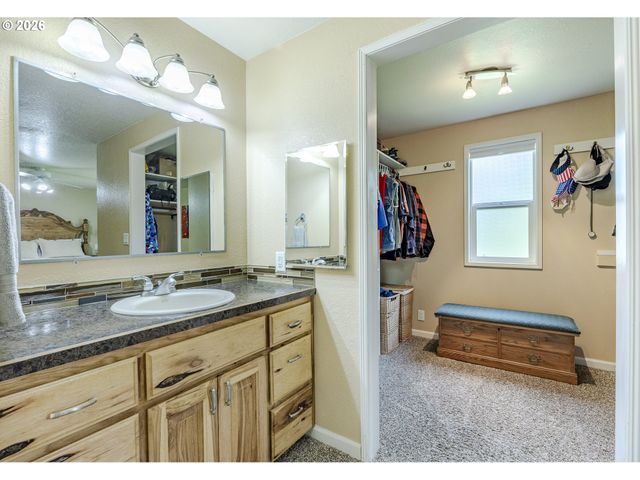 40211 DEERHORN Rd, Springfield, OR 97478