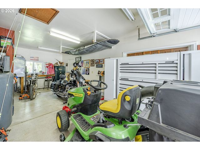 40211 DEERHORN Rd, Springfield, OR 97478