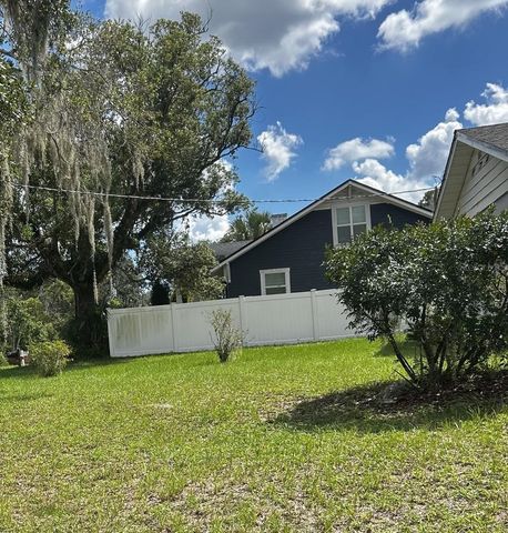 1030 E 4TH AVENUE, Mount Dora, FL 32757