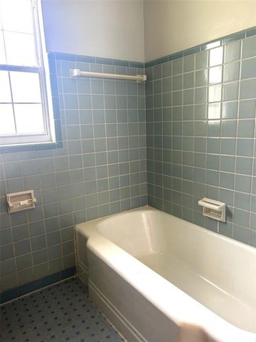 1030 E 4TH AVENUE, Mount Dora, FL 32757