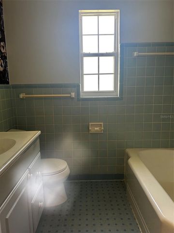 1030 E 4TH AVENUE, Mount Dora, FL 32757
