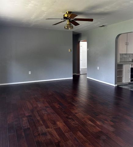 1030 E 4TH AVENUE, Mount Dora, FL 32757