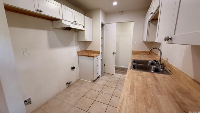 7418 PIPERS CREEK ST, San Antonio, TX 78251