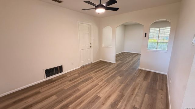 7418 PIPERS CREEK ST, San Antonio, TX 78251