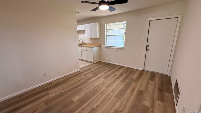 7418 PIPERS CREEK ST, San Antonio, TX 78251