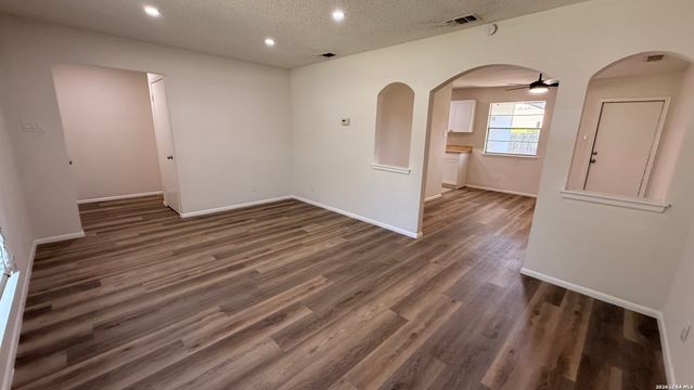 7418 PIPERS CREEK ST, San Antonio, TX 78251