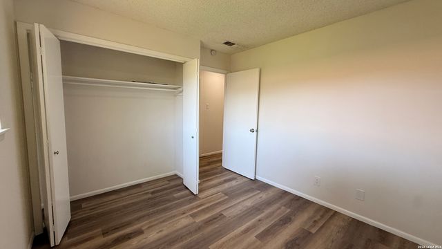 7418 PIPERS CREEK ST, San Antonio, TX 78251