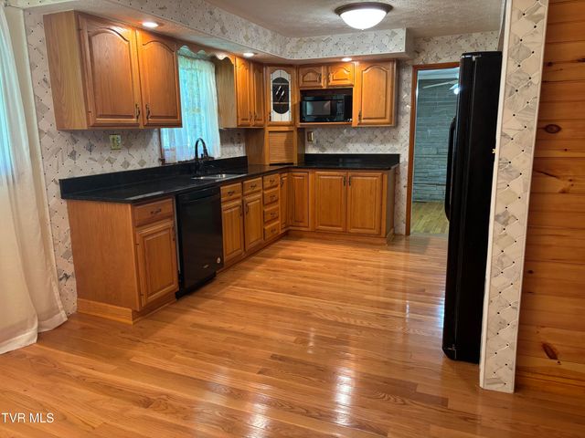 1867 Gentry Creek Road, Laurel Bloomery, TN 37680
