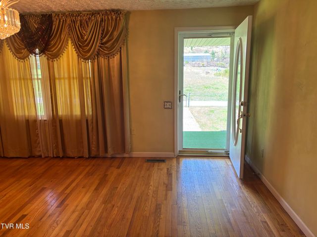 1867 Gentry Creek Road, Laurel Bloomery, TN 37680