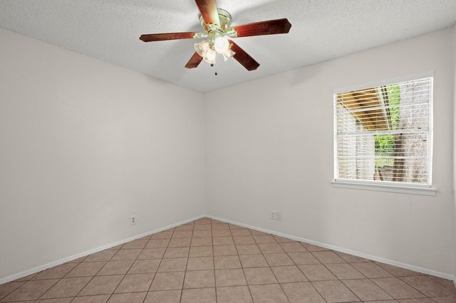 1404 Valleyridge CIR B, Austin, TX 78704