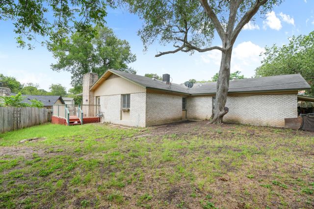 1404 Valleyridge CIR B, Austin, TX 78704