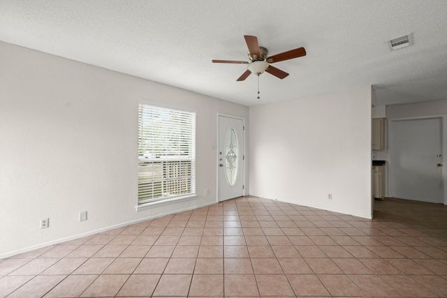 1404 Valleyridge CIR B, Austin, TX 78704