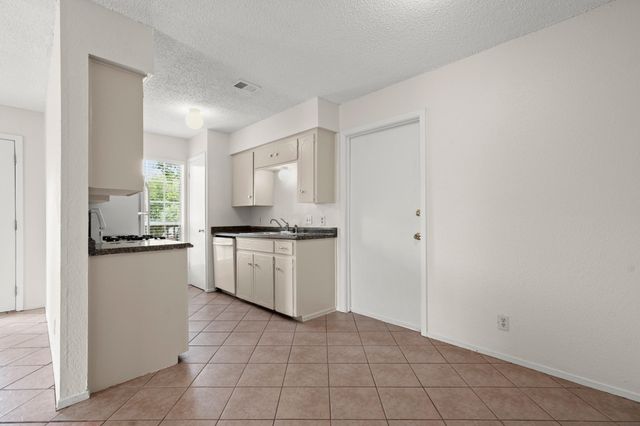 1404 Valleyridge CIR B, Austin, TX 78704