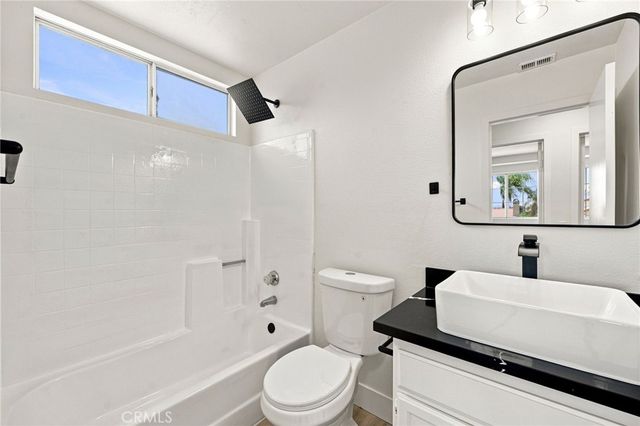 17794 Sandhurst, Fontana, CA 92336