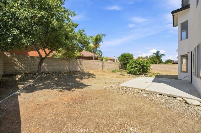 17794 Sandhurst, Fontana, CA 92336