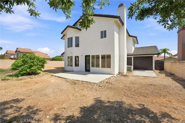 17794 Sandhurst, Fontana, CA 92336