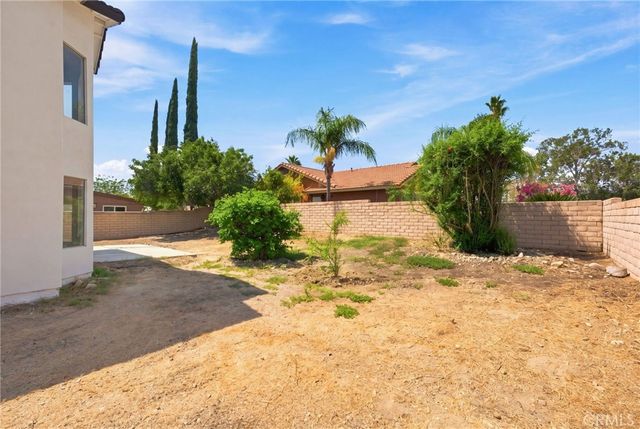 17794 Sandhurst, Fontana, CA 92336