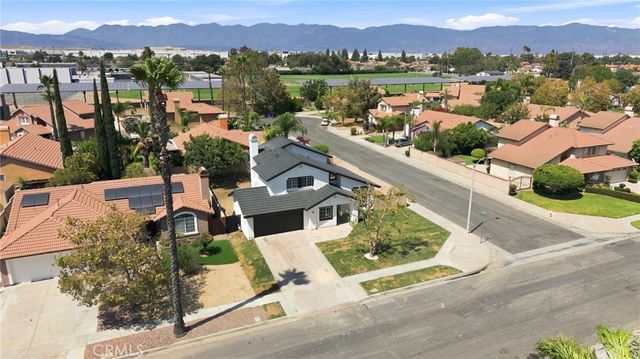 17794 Sandhurst, Fontana, CA 92336
