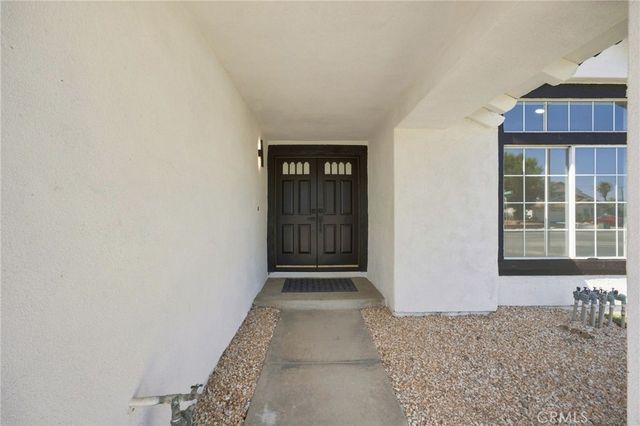 17794 Sandhurst, Fontana, CA 92336