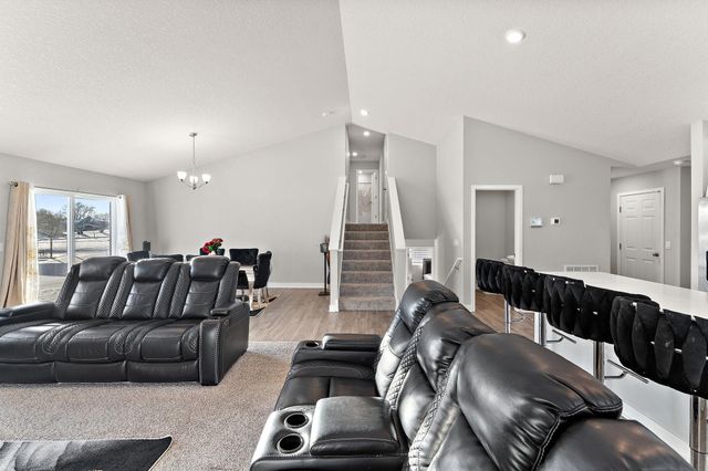 5124 Mustang Circle, Woodbury, MN 55129