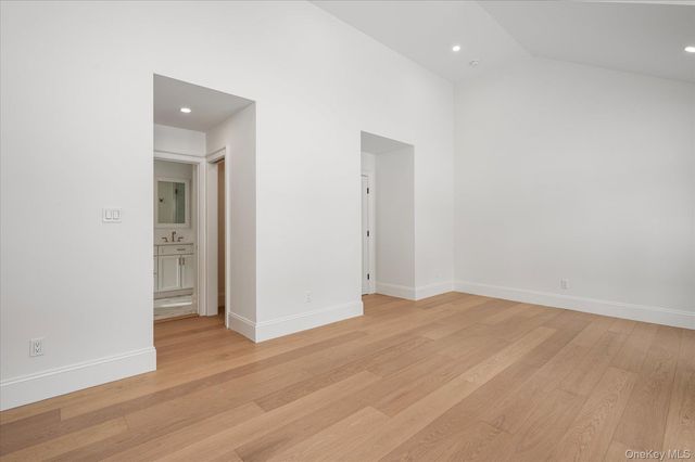 20 Fox Hunt Lane, Cold Spring Harbor, NY 11724