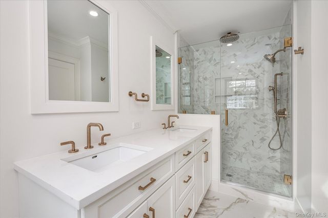 20 Fox Hunt Lane, Cold Spring Harbor, NY 11724