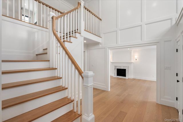 20 Fox Hunt Lane, Cold Spring Harbor, NY 11724