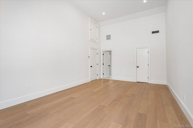 20 Fox Hunt Lane, Cold Spring Harbor, NY 11724