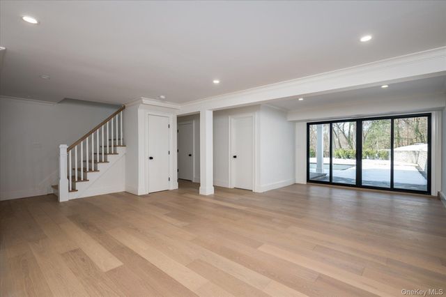 20 Fox Hunt Lane, Cold Spring Harbor, NY 11724