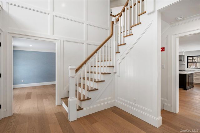 20 Fox Hunt Lane, Cold Spring Harbor, NY 11724