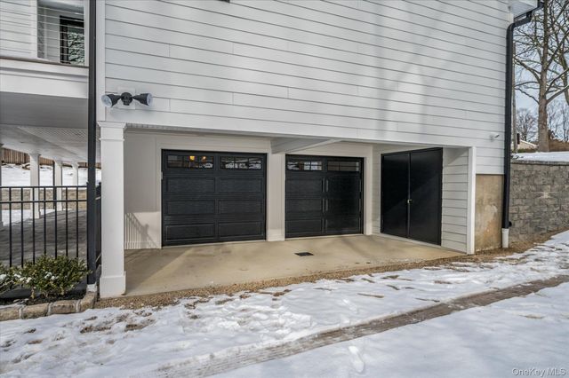 20 Fox Hunt Lane, Cold Spring Harbor, NY 11724