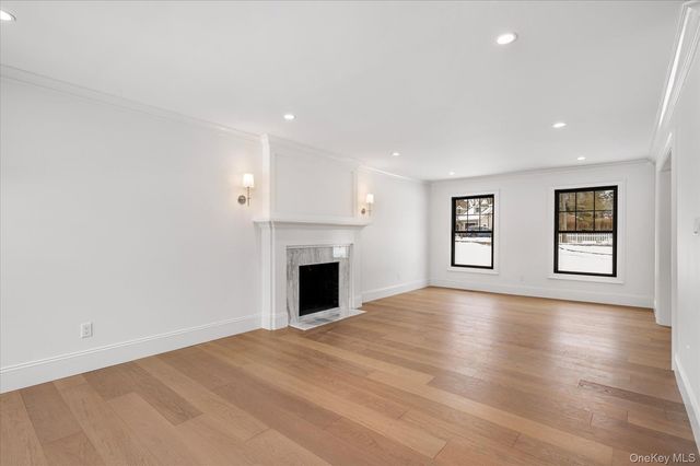 20 Fox Hunt Lane, Cold Spring Harbor, NY 11724