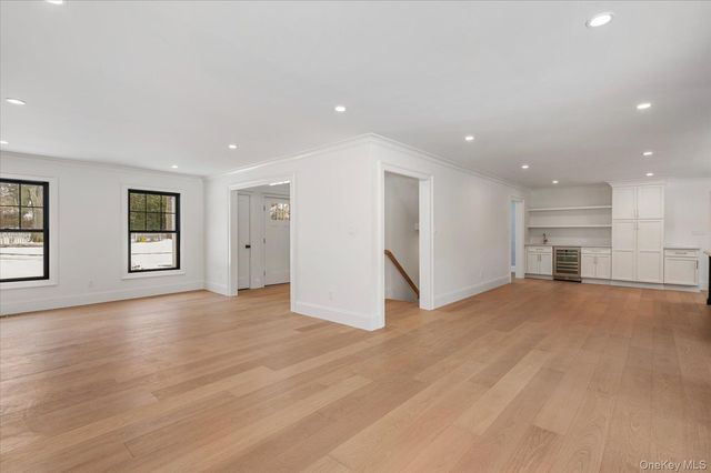 20 Fox Hunt Lane, Cold Spring Harbor, NY 11724