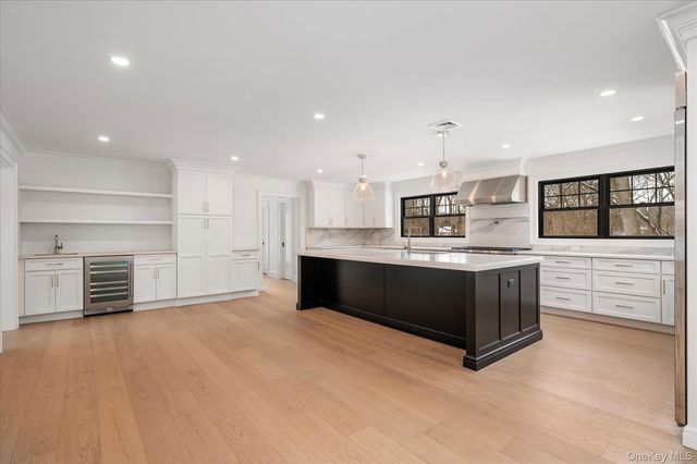 20 Fox Hunt Lane, Cold Spring Harbor, NY 11724