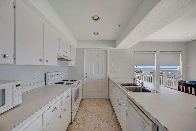 1105 GULF DRIVE S 2, Bradenton Beach, FL 34217