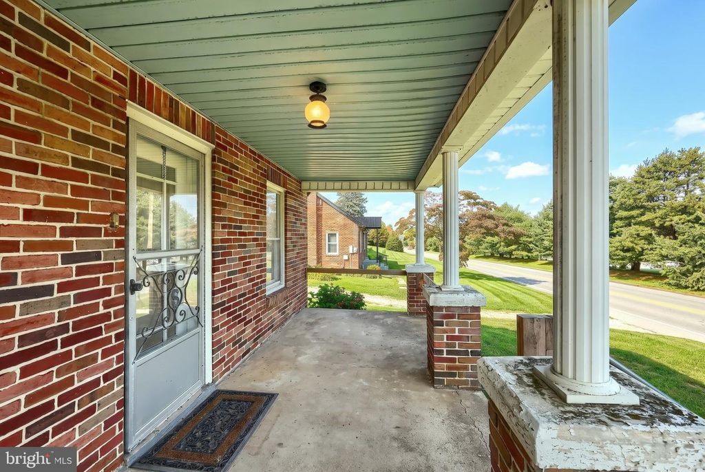 Image 4 of property listing at 1134 DELTA RD, Red Lion, PA 17356