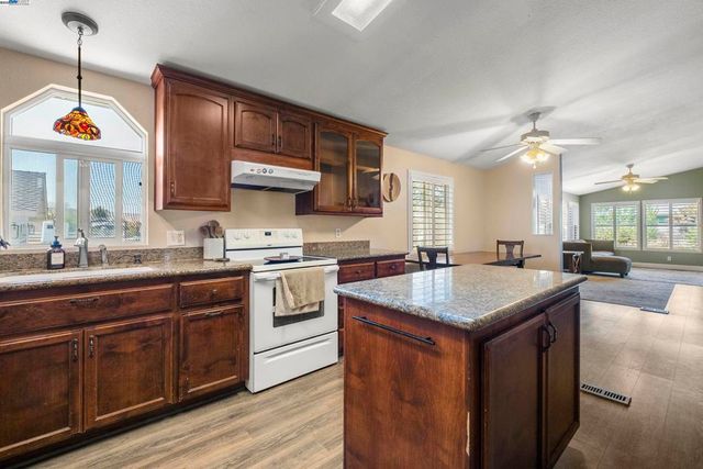 7737 Stearman Rd, Tracy, CA 95377