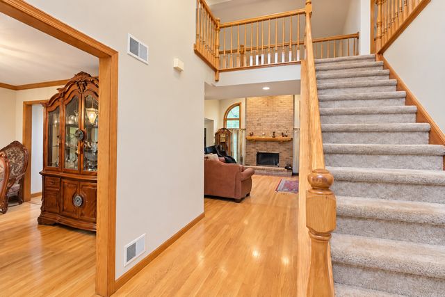 1263 Williamsburg Lane, Crystal Lake, IL 60014