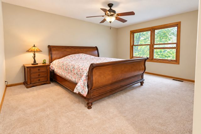 1263 Williamsburg Lane, Crystal Lake, IL 60014