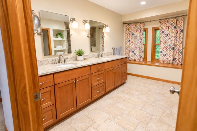1263 Williamsburg Lane, Crystal Lake, IL 60014